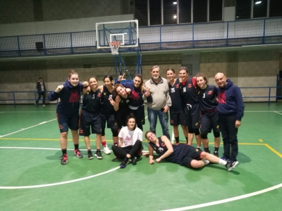 ROSSOBLU DEL BASKET FEMMINILE: CHIUSURA DELL’ANNO CON VITTORIA